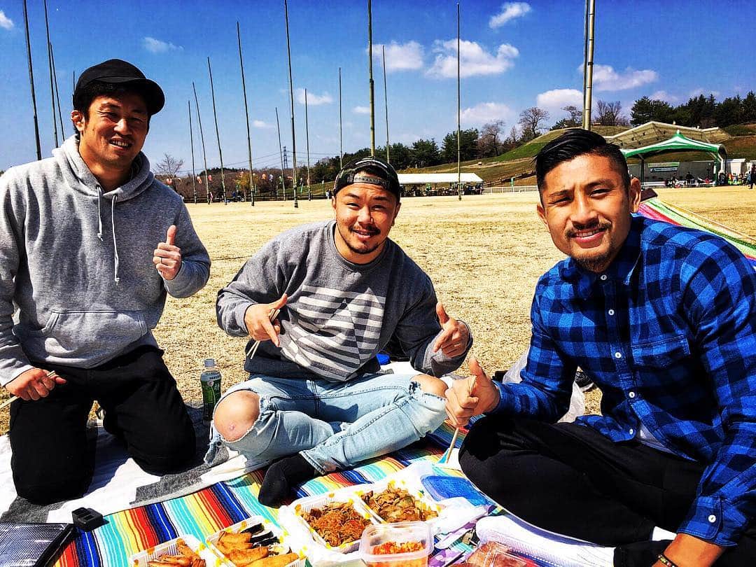 内田啓介さんのインスタグラム写真 - (内田啓介Instagram)「初ピクニック、初弁当作り🤙🏿 #弁当#やれてた#おにぎり爆弾 #本気バドミントン」4月2日 20時19分 - uchida9kei