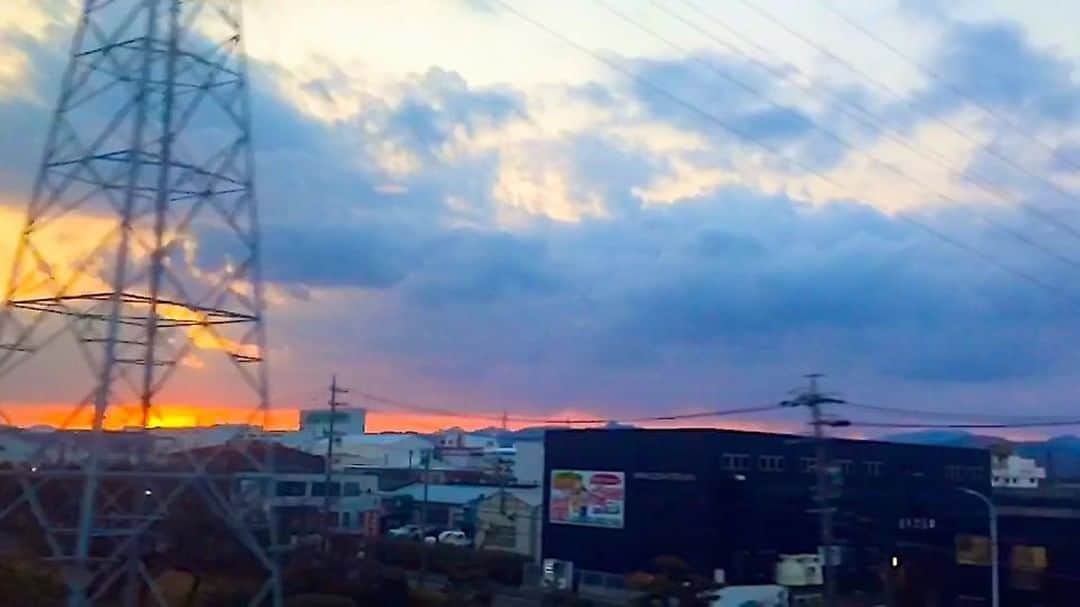 出浦寛子（HIROKO）のインスタグラム：「. #Khalid  #Angels  #CarnageRemix #twilight #magichour  #slomo #movie  #video #instavideo #videooftheday #cjhiroko #cjd_hiroko #detsuko #deurahiroko . . .」
