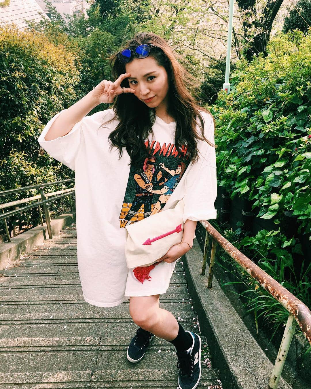 杉ありさのインスタグラム：「かなりお気に入りのビッグT❤ このまま着たり、ベルトしたり。 デニムと合わせても可愛いー！ 直美様のブランド#punyus このシリーズ他にも欲しいなぁ💕 . #monday #love #happy #sunnyday #instagram #instalike #instalove #instagood #instafashion #ootd #fashion #fashionpost #fashionable #coodinate #me #arisasugi #girl #tokyo #japan #ファッション #春ファッション #カジュアル #公園 #杉ありさ」