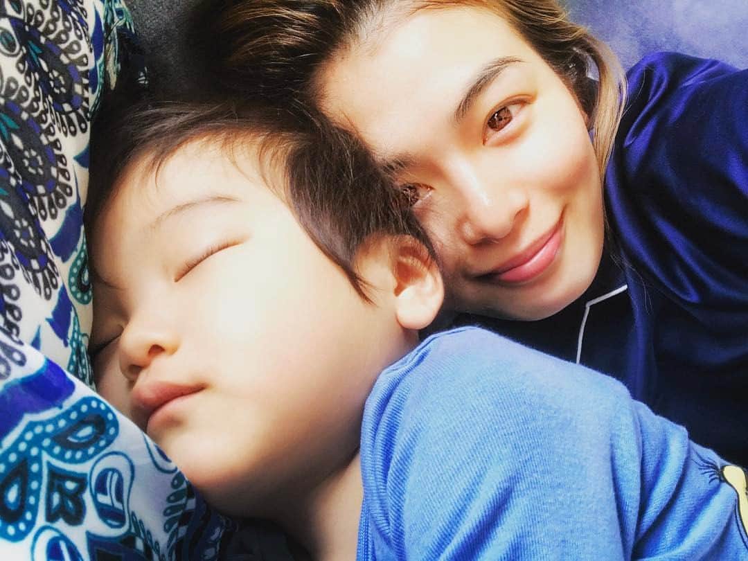藤倉幸子のインスタグラム：「甘えん坊でやんちゃで可愛い昊。 おやすみ💤😴⭐🌙」