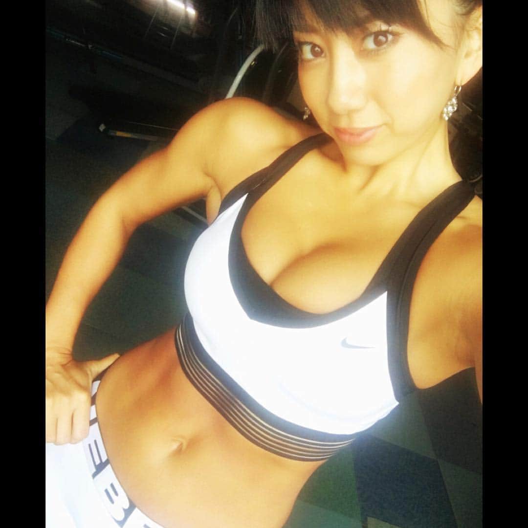 安井友梨さんのインスタグラム写真 - (安井友梨Instagram)「今日のブログは【週末恒例地獄の脚トレーニング新メニュー】です！！新しいメニューでスタートしました！！続きは今日のブログをご覧下さい(^^) #bodybuilding  #fitness  #bikiniathlete  #フィットネス  #フィットネスビキニ  #nebbia」4月3日 20時24分 - yuri.yasui.98