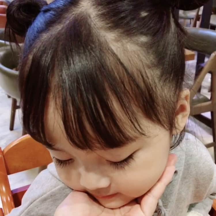 クォン・ユリさんのインスタグラム写真 - (クォン・ユリInstagram)「아하하 아하하ㅏㅎ하 아하하하하🐰💕💕💕 중독 될 거 같다ㅋㅋㅋㅋㅋ 감기는 이주 넘게 안 떨어지고 할 일은 바쁘구 구래욤😭 자주 업로드 못해서 죄송합니다🙏🏻 좋은 밤 보내세용 굿밤 율밤❤️❤️ #권율이 #율이tv #율둥이」4月3日 23時14分 - 1004yul_i