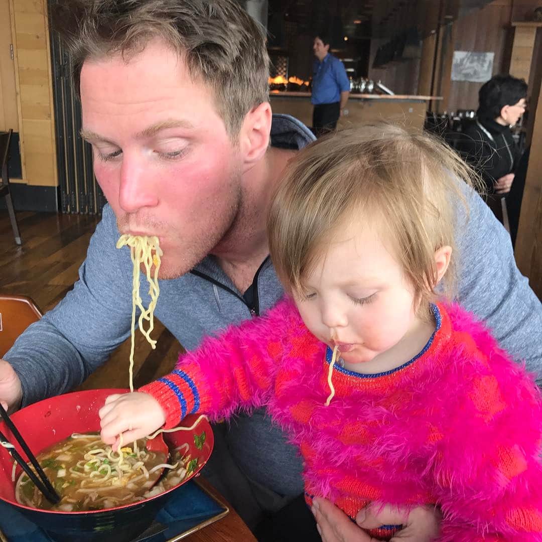 デヴォン青木のインスタグラム：「Ramen in the Sierra Nevadas?! #schafferscamp #greatideas @richplainer」