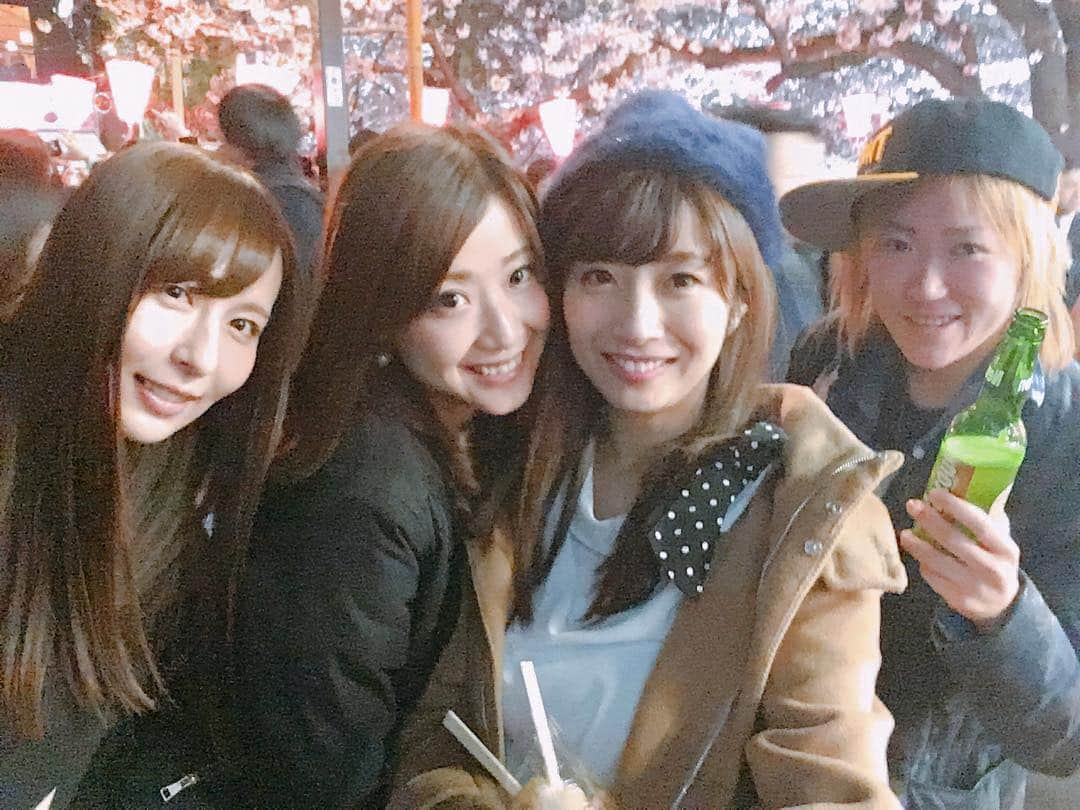 古川真奈美さんのインスタグラム写真 - (古川真奈美Instagram)「大好きな人達とみんなで夜桜🤗💕 楽しすぎる(((o(♡´▽`♡)o))) そして久しぶりのジェシー😘❤️ #目黒川 #めっちゃ人多かった #ここは放生会かw #あ地元福岡の有名な祭りのことです #希崎ジェシカ #かおちゃんとみお #久しぶりのメンバー #さぁちゃんもいたらな😭 #夜桜」4月5日 0時06分 - mana_0619