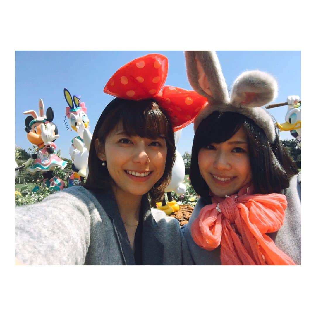 上村彩子さんのインスタグラム写真 - (上村彩子Instagram)「ディズニーイースター🐰🐰 この時期は、ほどよく暖かくて、園内のお花もいつも以上にカラフルで素敵！  ニューキャラのうさたまのクッション、 手触りバツグンで欲しくなっちゃっいました 🐰🥚🐰🥚 パークへは、あおいちゃんと！  #ディズニーランド#tdl#イースター #うさたま#tokyodisneyland#ディズニーイースター」4月4日 15時30分 - saekokamimura