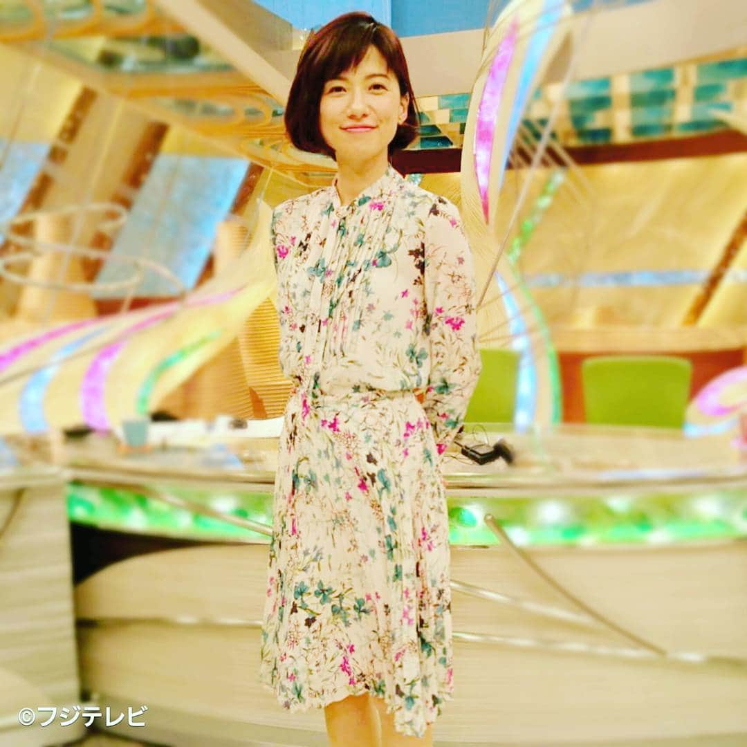 フジテレビ「とくダネ！」のインスタグラム：「今日の梅津さんはボウタイブラウスとアコーディオンプリーツスカートのセットアップ 草原の花をイメージしたメドーフローラルプリントで春らしく軽やかなコーディネート♪ #梅津弥英子 #とくダネコーデ #メドーフローラル #メドウフローラル #ボウタイブラウス #アコーディオンプリーツ #セットアップ #daks #スタイリスト #岡のぞみ #どんなセリフが合うでしょう #とくダネ大喜利 #ファッション #コーディネート #今日のコーデ #コーデ #アナウンサー #大喜利 #2017 #4月4日 #火曜日 #とくダネ #tokudane #フジテレビ #fujitv 170404」