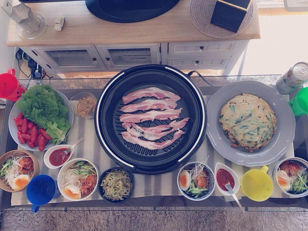 鳥居千春のインスタグラム：「今月は韓国料理会🍴 もちろん、ちさ宅で😁 ※サムギョプサル ※チヂミ ※冷麺  美味しかったぁ😋 来月は何にしようかな•••😄 #韓国#韓国料理#お料理会#lunch#ランチ#food#foodstagram#instafood」