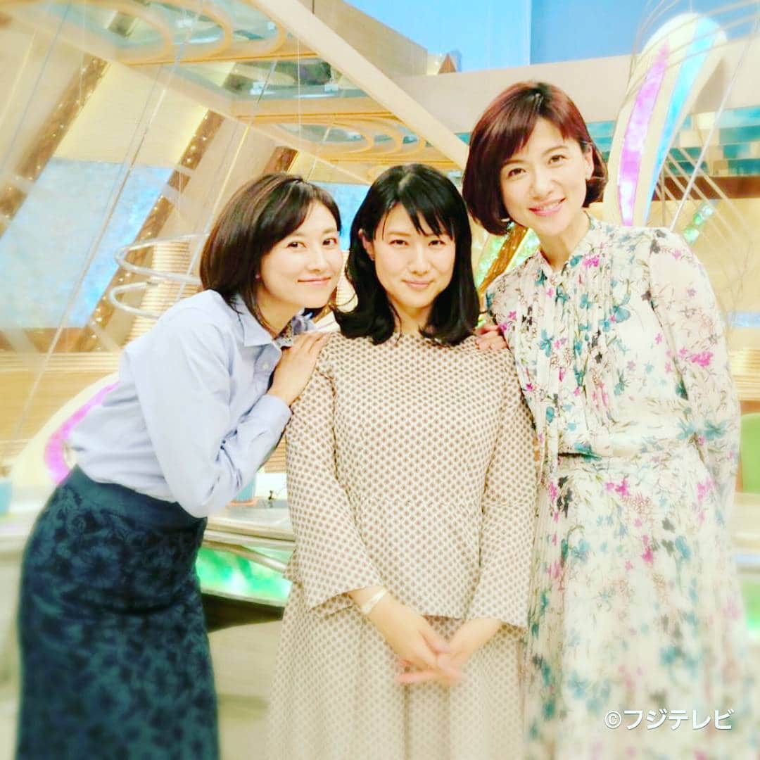 フジテレビ「とくダネ！」のインスタグラム：「せっかくなので中江さんと菊川さんと梅津さんの3ショットをUP♪ みなさんが参考にしたいファッションはありますか？( ´艸｀) #中江有里 #菊川怜 #梅津弥英子 #とくダネコーデ #どんなセリフが合うでしょう #とくダネ大喜利 #スタイリスト #岡のぞみ #mihoishino #oldengland #daks #ファッション #コーディネート #今日のコーデ #コーデ #大喜利 #2017 #4月4日 #火曜日 #とくダネ #tokudane #フジテレビ #fujitv 170404」