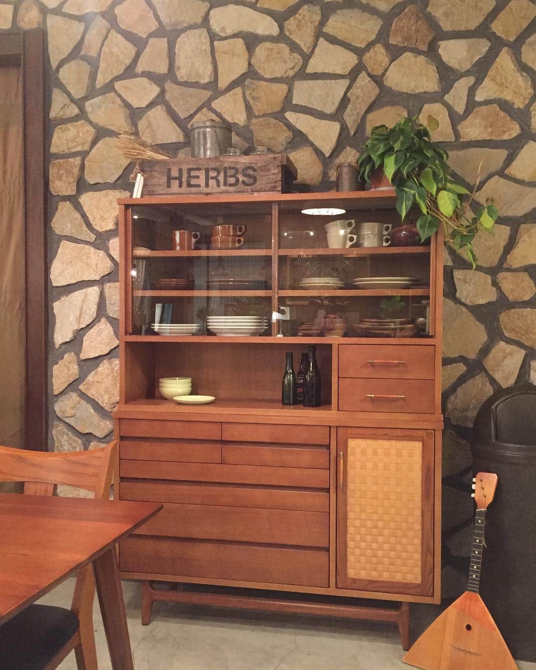 ACME Furnitureのインスタグラム
