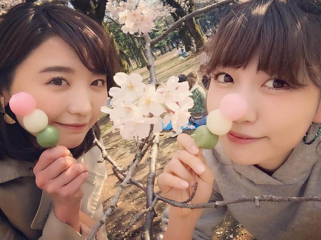 のインスタグラム：「お花見ポカポカ陽気で気持ちよかった🌸 デパ地下でお団子等購入してから参戦！！はー、楽しかった💓 笑いすぎて泣きすぎた😂  #花見 #代々木公園 #おのののか #桃 #のの桃 #桜 #sakura」