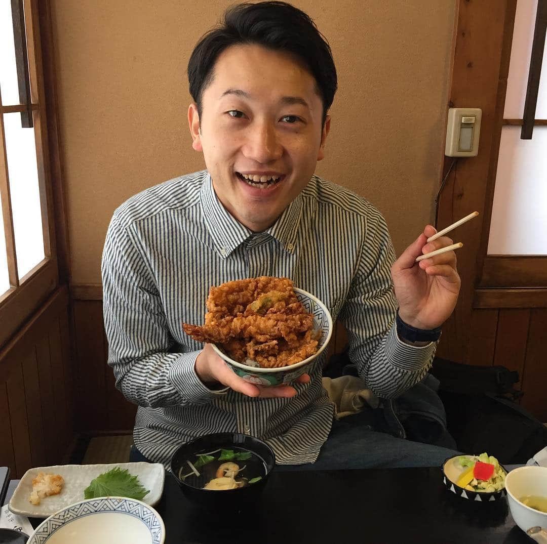 サカモト'sさんのインスタグラム写真 - (サカモト'sInstagram)「真・山根大五真キングダムの長、山根さんに天麩羅頂きましたー！ まさかのうまさ、うまサカ！！ #有名天麩羅屋 #大黒屋 #食レポ後の一言 #これに決定」4月5日 14時29分 - sakamotoss