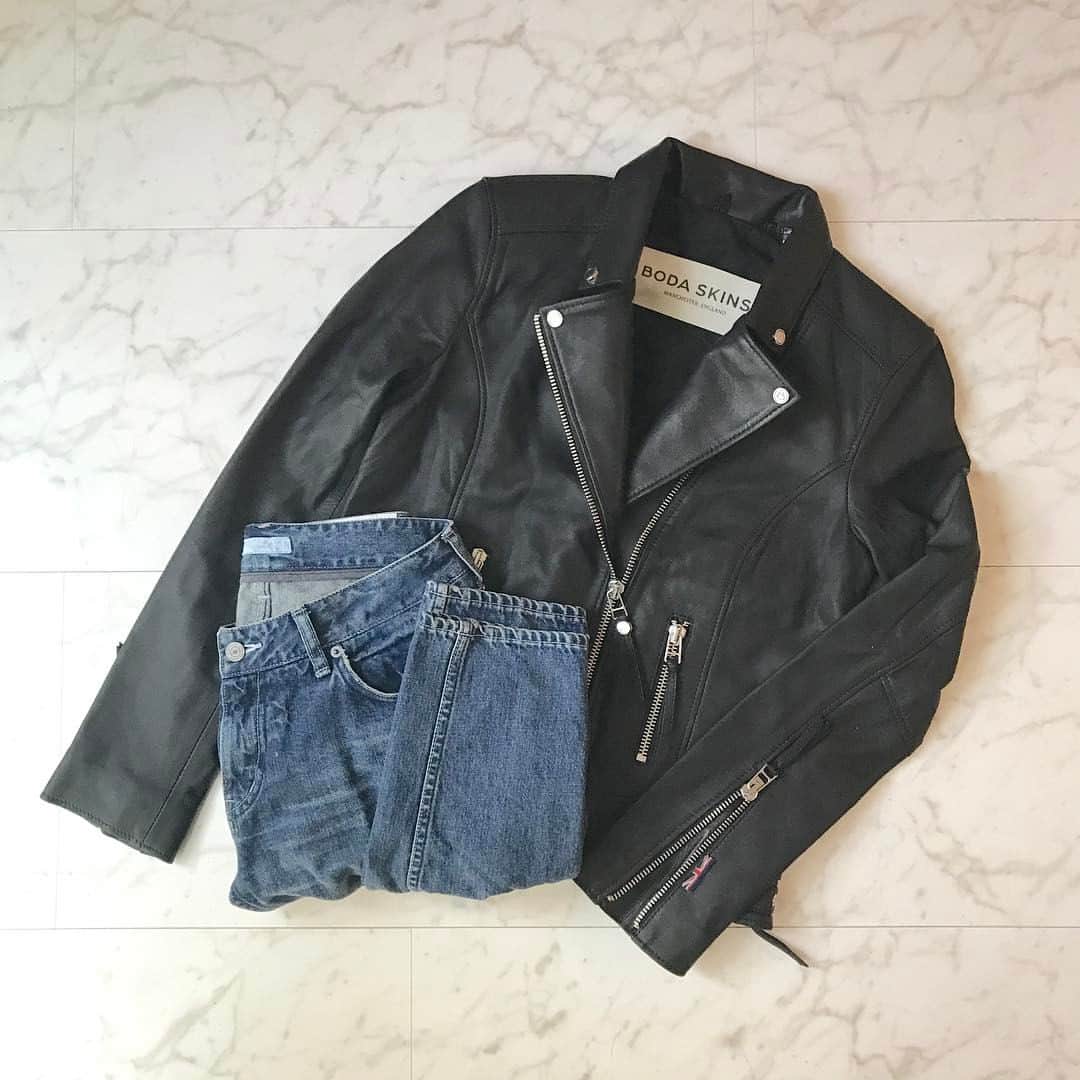 のインスタグラム：「イギリスのレザージャケットブランド @bodaskins ♡ 私は、Classic biker の(ファスナー:プラチナ)で縫製していただきました！ハンドメイドでイギリスから届きます♡ナパレザーで柔らかく着やすいし、マットな質感もいい！前のレザージャケットは10年愛用したのでこの子も長く大切に着ようとシンプルなデザインにしました♡ #bodaskins」