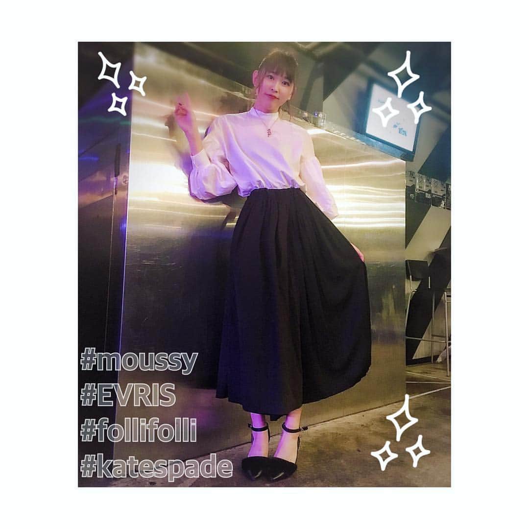 佐伯かなのインスタグラム：「レアな私服物販✨ 大人にシックなモノトーンコーデでした！ 巻きスカート風になってる #ラッププリーツワイドパンツ が可愛い😂💓 ･ ･ ･ ･ # tops #白シャツ #マウジー #moussy #skirt #culottes #evris #ワイドパンツ #necklace #ネックレス #accessory #follifollie #腕時計 #katespade #shoes #ファーパンプス #私服 #outfit #outfitoftheday #outfits #イベント #CANDYGOGO #ライブ #idol #instagood #selfie #japanesegirl #ff #me #followme」