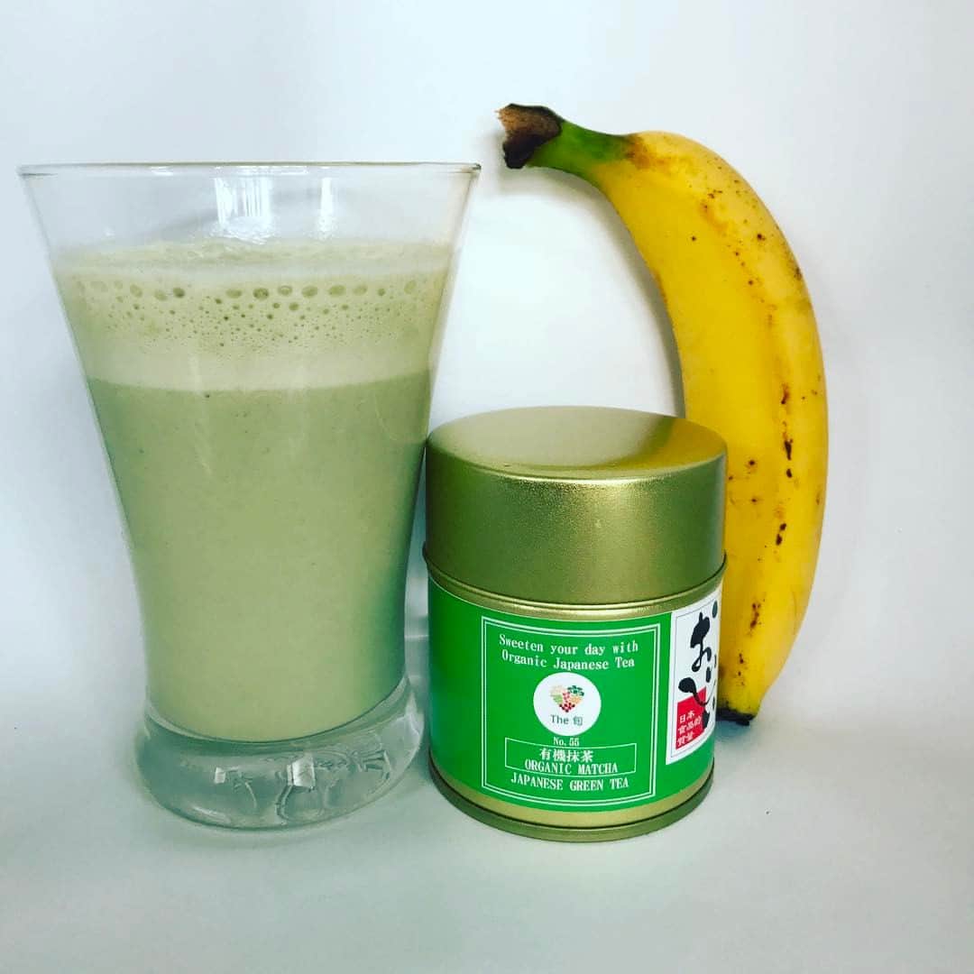 The Shun Jpのインスタグラム：「Matcha × Banana smoothie 🍵🍌 Very nice and healthy 😊👍 Ingredients: Organic Matcha, banana, milk, yogurt, sugar.  #japanesegreentea #matcha #organicmatcha #matchasmoothie #organictea #healty #shiok」