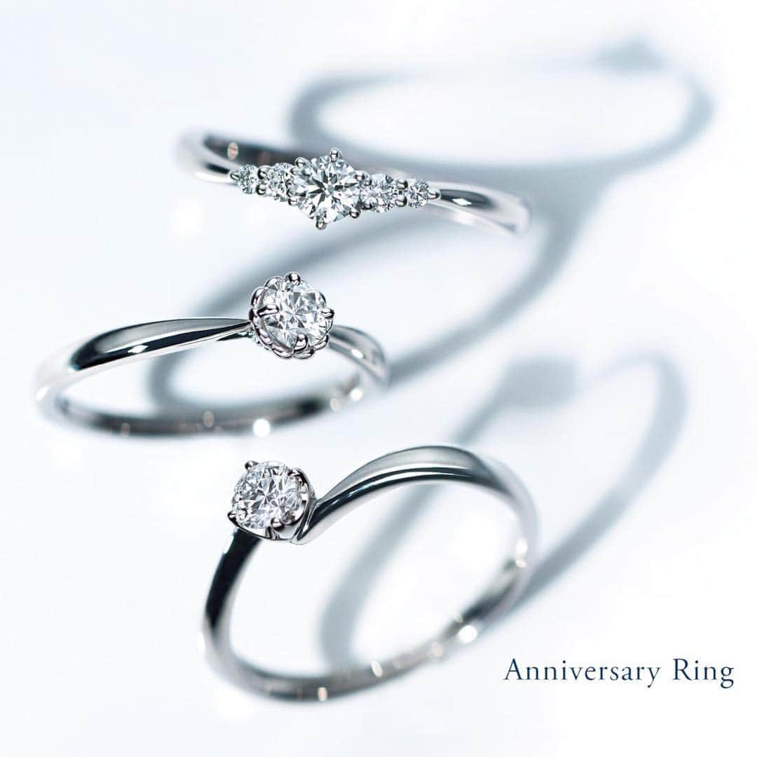 ヴァンドーム青山さんのインスタグラム写真 - (ヴァンドーム青山Instagram)「. 【 Anniversary Ring 】 鑑定書付きのエクセレントカットダイヤモンドリングはアニバーサリーや大切な想いを込めたギフトにもぴったり。  愛らしさと正統感を兼ね備えた、大人の女性にぴったりの品格あるデザインです。 ＊ #Anniversary #Diamond  #jewelry #ring #ヴァンドーム青山 #vendomeaoyama」4月6日 14時25分 - vendomeaoyama_official