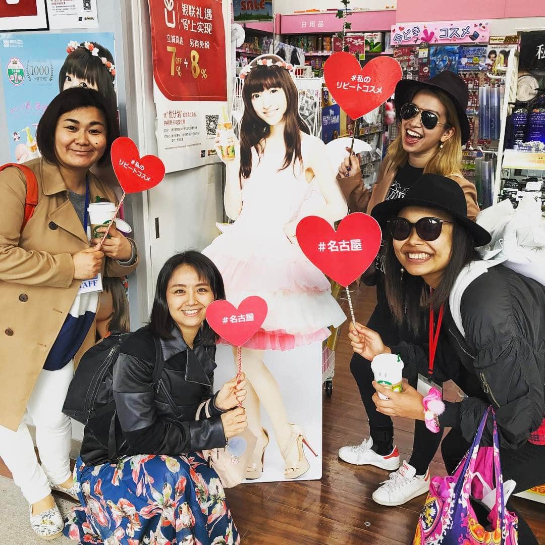 ダンドイ舞莉花のインスタグラム：「#私のリピートコスメ  #キューティブロンド ざっちょのさあやがイメージモデルの #moistlabo B.Bクリーム。今日の本番でサンプルを使わせていただきました〜！ #名古屋 #ありがとう #legallyblonde #sayakakanda #kandasayaka #神田沙也加 #武者真由 #エリアンナ #木村花代 #本番前にマツキヨでキャンペーン参加 #ハッシュタグのハートかわいい #nagoya #japan #broadway #musical」