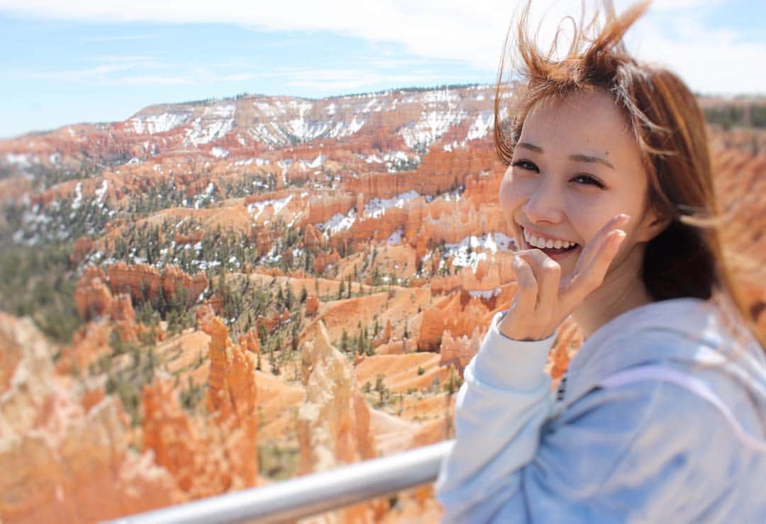 武田紗季のインスタグラム：「Bryce Canyon🏜🌅 #nationalpark #utah #redrock #hiking #brycecanyon #canyon #roadtrip #usa #cold #windy」