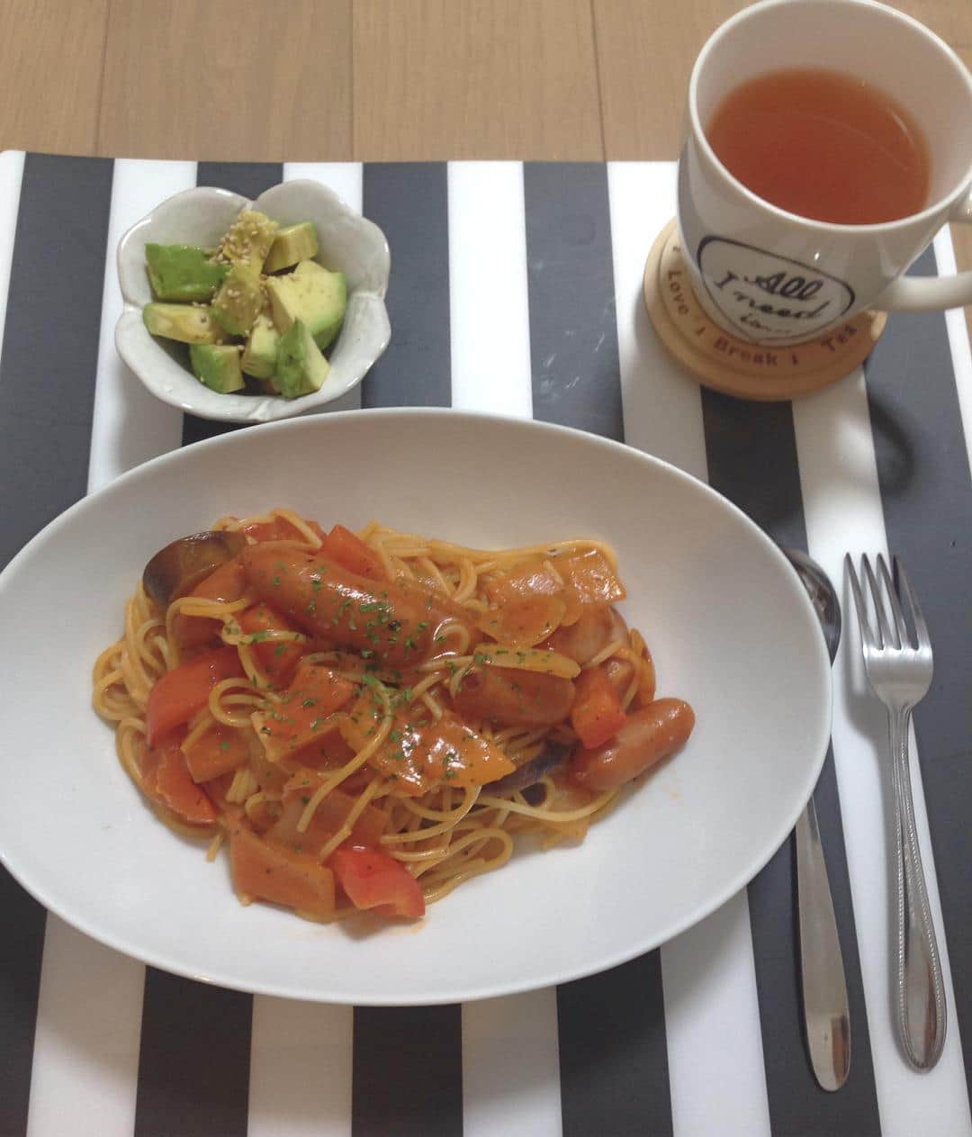 鳥居千春のインスタグラム：「簡単パスタランチ🍴  最近はまってるトマトクリームパスタ🍅  簡単、美味しい😋 #パスタランチ#ランチ#lunch#おうちごはん#おうちカフェ#food#foodstagram」