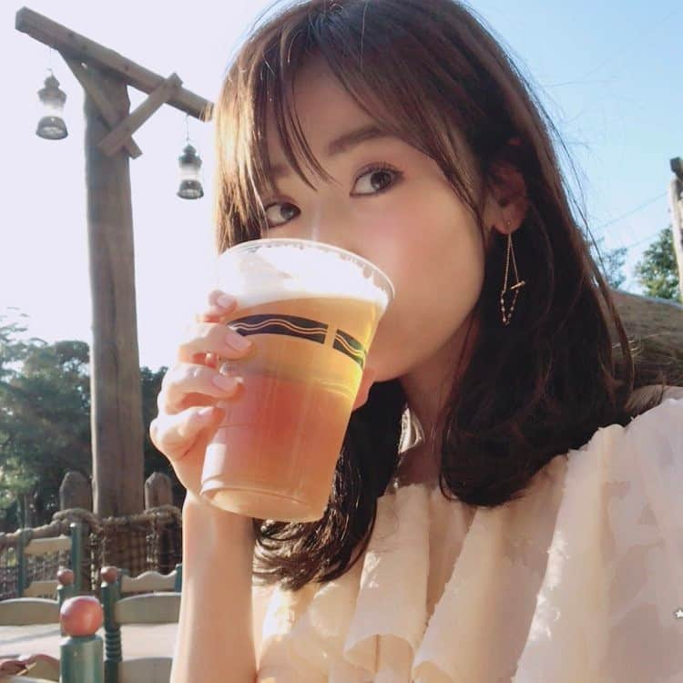 泉里香さんのインスタグラム写真 - (泉里香Instagram)「昼ビール！🍺 #ビール#beer#disney#sea#disneysea#昼ビール#最高#とりびー」4月7日 18時24分 - rika_izumi_