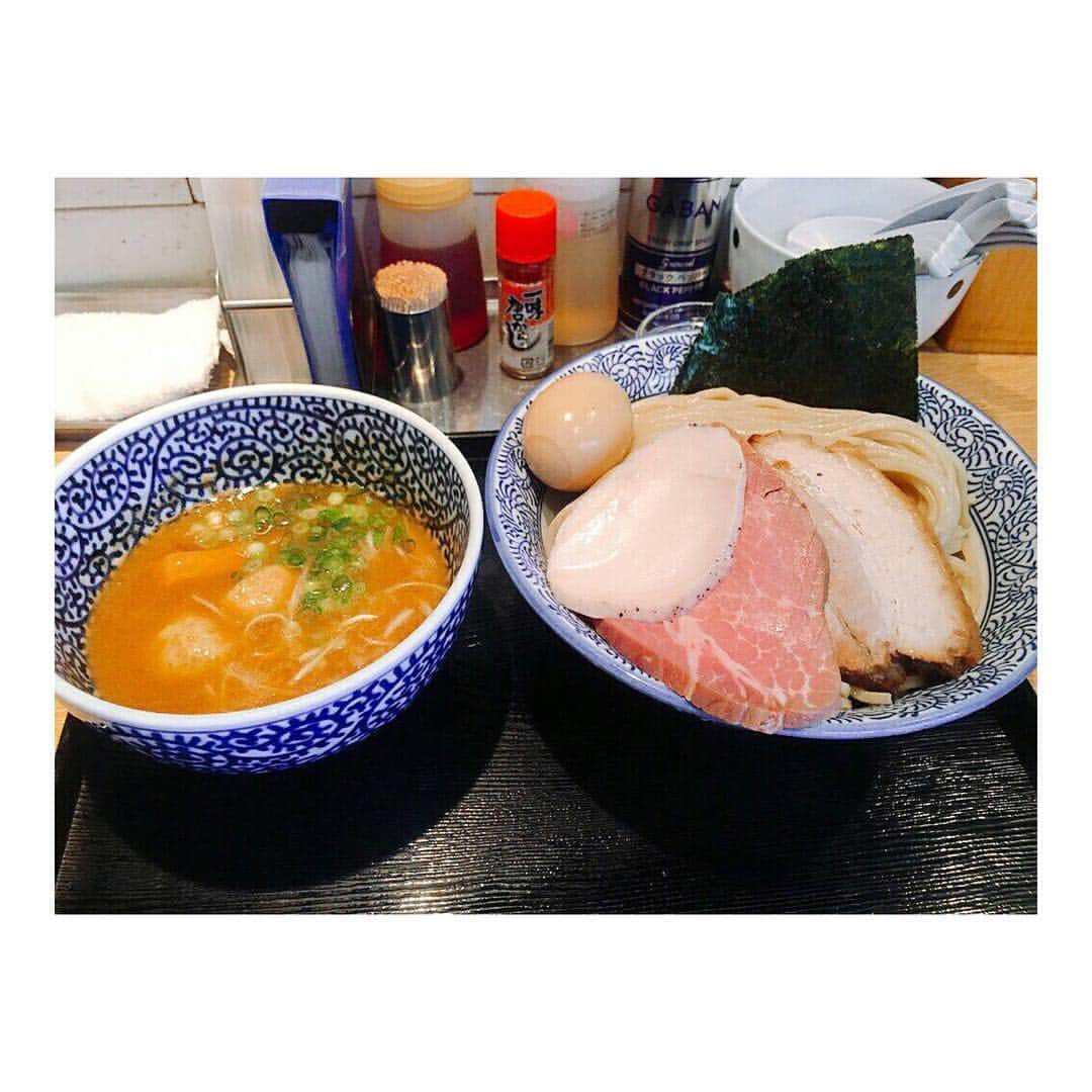 麺処 誇さんのインスタグラム写真 - (麺処 誇Instagram)「ハッシュタグ「#麺処誇」を付けて、つけ麺またはラーメンの画像を投稿していただいたお客様には、〈ラーメン大盛り〉サービスいたします。当日は、その画面をお見せください。  #新宿駅#西新宿#新宿区#歌舞伎町#新宿駅#新宿三丁目#新宿#新宿二丁目#新宿御苑#つけ麺#ラーメン#醤油ラーメン#味噌ラーメン#ラーメンインスタグラマー#グルメ#ラー活#チャーシュー#スープ#魚介#コッテリ#脂#野菜#大勝軒#六厘舎#麺処誇」4月7日 20時17分 - mendokoro.hokori