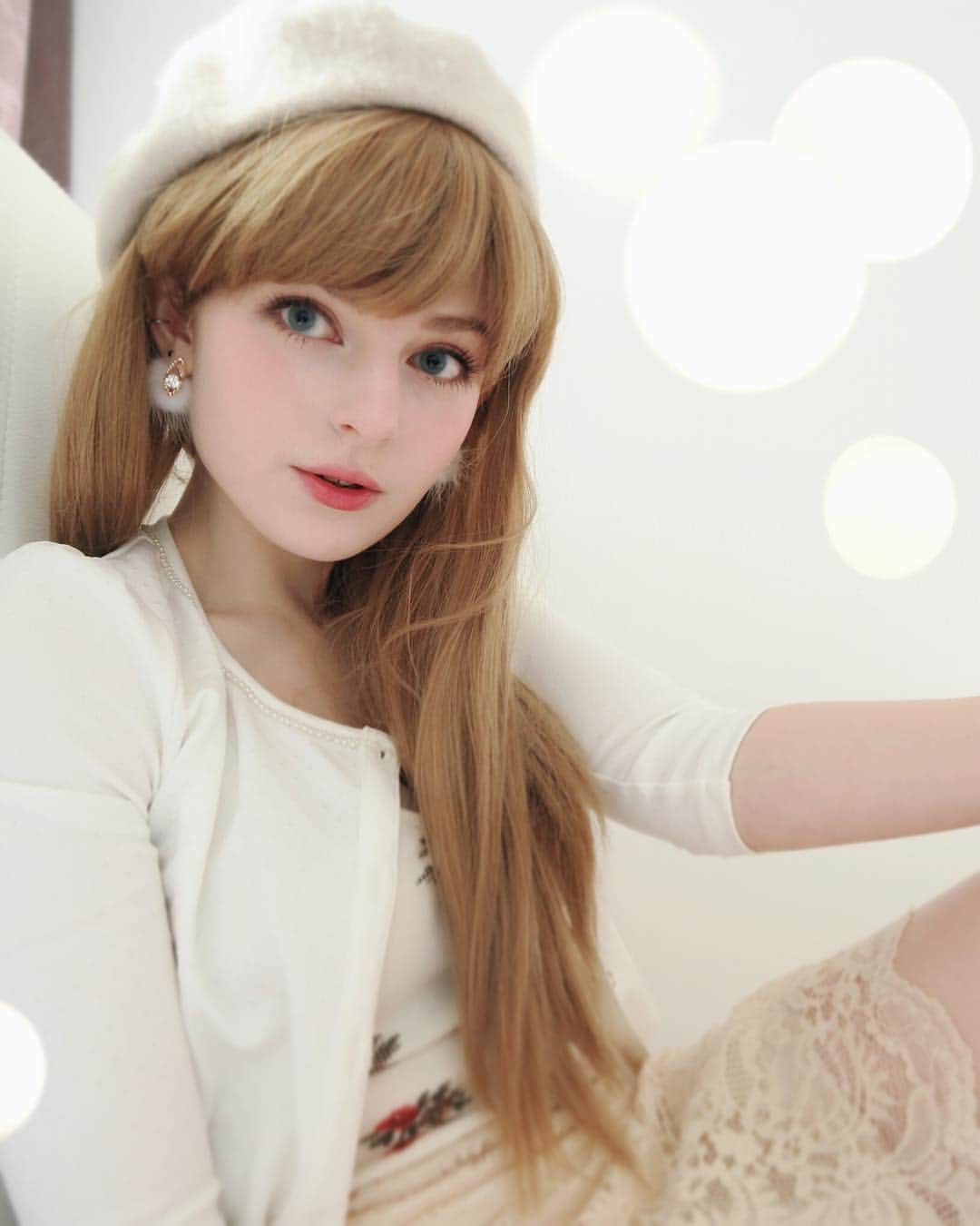 Ella Freyaのインスタグラム：「I want to post more often. And post more fashion. Good idea or nah? :)」