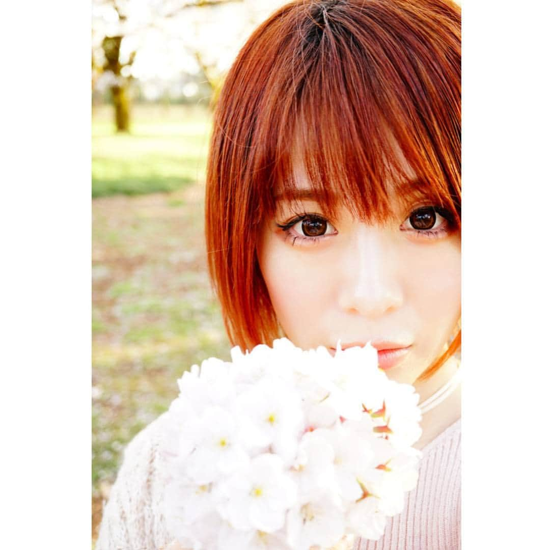 瑞木るうさんのインスタグラム写真 - (瑞木るうInstagram)「桜の花束😊💮そのへんに沢山落ちてるの集めたよ🌸今日みたいなあったかい日ばっかりに早くなればいいなぁー🙆💕早く春服着たい🎵🎵今月ストリート撮影は16日ですのでよろしくお頼ん申しあす🙏💕💕. . 私生活垢→( @mizukiruu2 )も日々更新してるのでそちらもcheck⭕. . . #撮影 #撮影モデル #被写体 #モデル #メイク #春 #ootd #ファッション #光 #girl #japan #japanese #japanesegirl #shooting #photographing #me #favorite #beautiful #beauty #影 #spring #sexy #cool #お花見 #カメラ好きな人と繋がりたい #写真好きな人と繋がりたい #お洒落さんと繋がりたい #coordiful #桜 #sakura」4月7日 20時47分 - mizukiruu