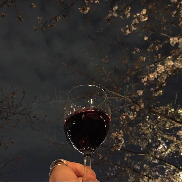 橋本奈実さんのインスタグラム写真 - (橋本奈実Instagram)「まだ桜みてない😭桜散らないでー #去年の写真 #雨がすごい」4月7日 21時33分 - nami_ch