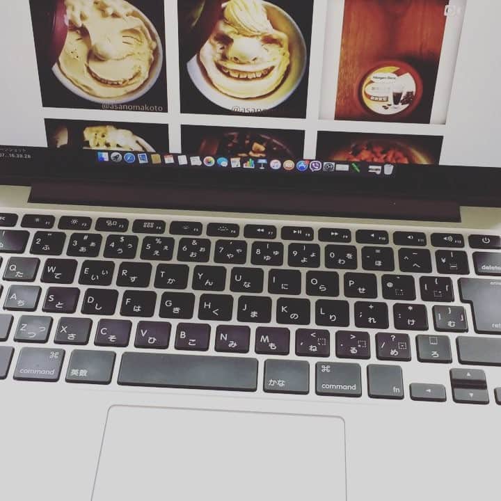 asanomakotoのインスタグラム：「A contest of ice cream art was performed by everyone using Haagen Datz today. Everyone is the first challenge! It was fun!🍨✨#アイスアートコンテスト #みんなでアイスアート #みんなでハーゲンダッツ #世界中に笑顔のお届け #haagendazs #HäagenDazs #haagen_dazs #haagendazsid  #ice #icecream #icecreams #iceart #instafun #instapop #instacool #instagood #instaice #instaicecream #instafollow #ハーゲンダッツ #アイスクリーム #カップアイス #instafun #instafollow #instafood #tsubomi ★★★本日はstudio tsubomi にてアイスアートコンテストを開催しました。皆、初挑戦ながら楽しんで作って食べて彫って盛って悩んで笑ってと、とりあえず大成功でした。『自然と笑顔になるわぁ、、』なんて呟いていた方がおりましたが、それこそ届けたい笑顔だったりしてますので大変嬉しかったです。第2回も機会があれば開催しようかと思います。今からコンテスト優勝者を決めまーす！！😄🍨✨」
