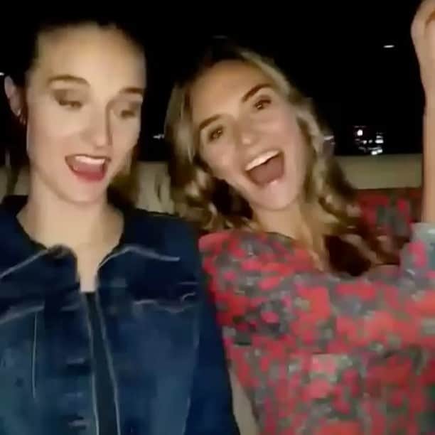 Claire Gerhardsteinのインスタグラム：「Friday's>>>」