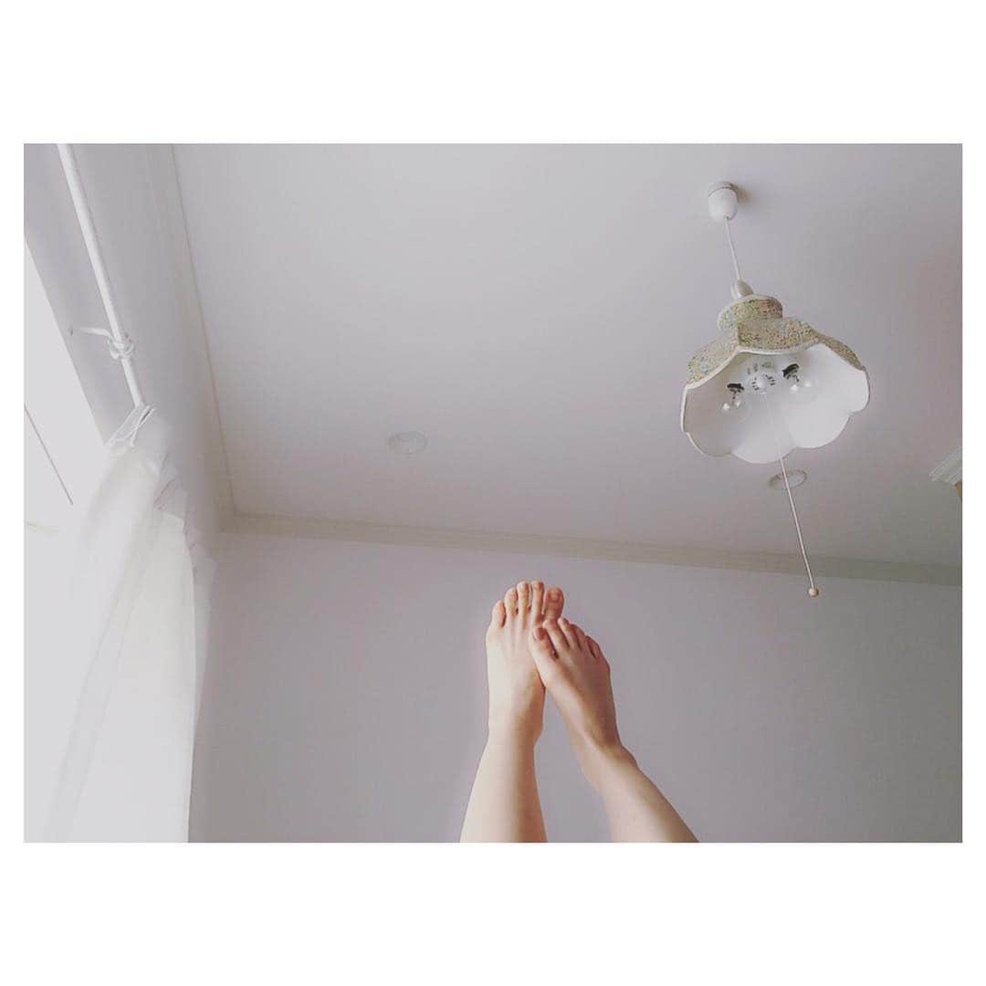 渋谷凪咲さんのインスタグラム写真 - (渋谷凪咲Instagram)「朝一番に目に見る景色. . #goodmorning  #☀️ #🎈 #👟」4月8日 5時54分 - nagisa_nikoniko