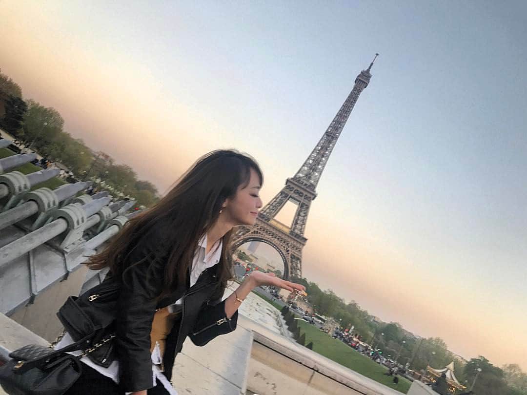 丸林広奈さんのインスタグラム写真 - (丸林広奈Instagram)「ノープラン旅🇫🇷 ショップ巡りも楽しみ、、！👗#toureiffel #paris #trip #パリ #エッフェル塔 #旅」4月8日 15時04分 - hironamarubayashi
