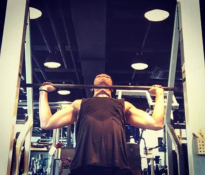 SHU-YAさんのインスタグラム写真 - (SHU-YAInstagram)「morning プレス系が自分にあまえる××× #gym #workout #training #bodymake #diet #fitness #healthy #protein #力み過ぎて #あご #梅干し」4月8日 19時51分 - shuya_mizuno