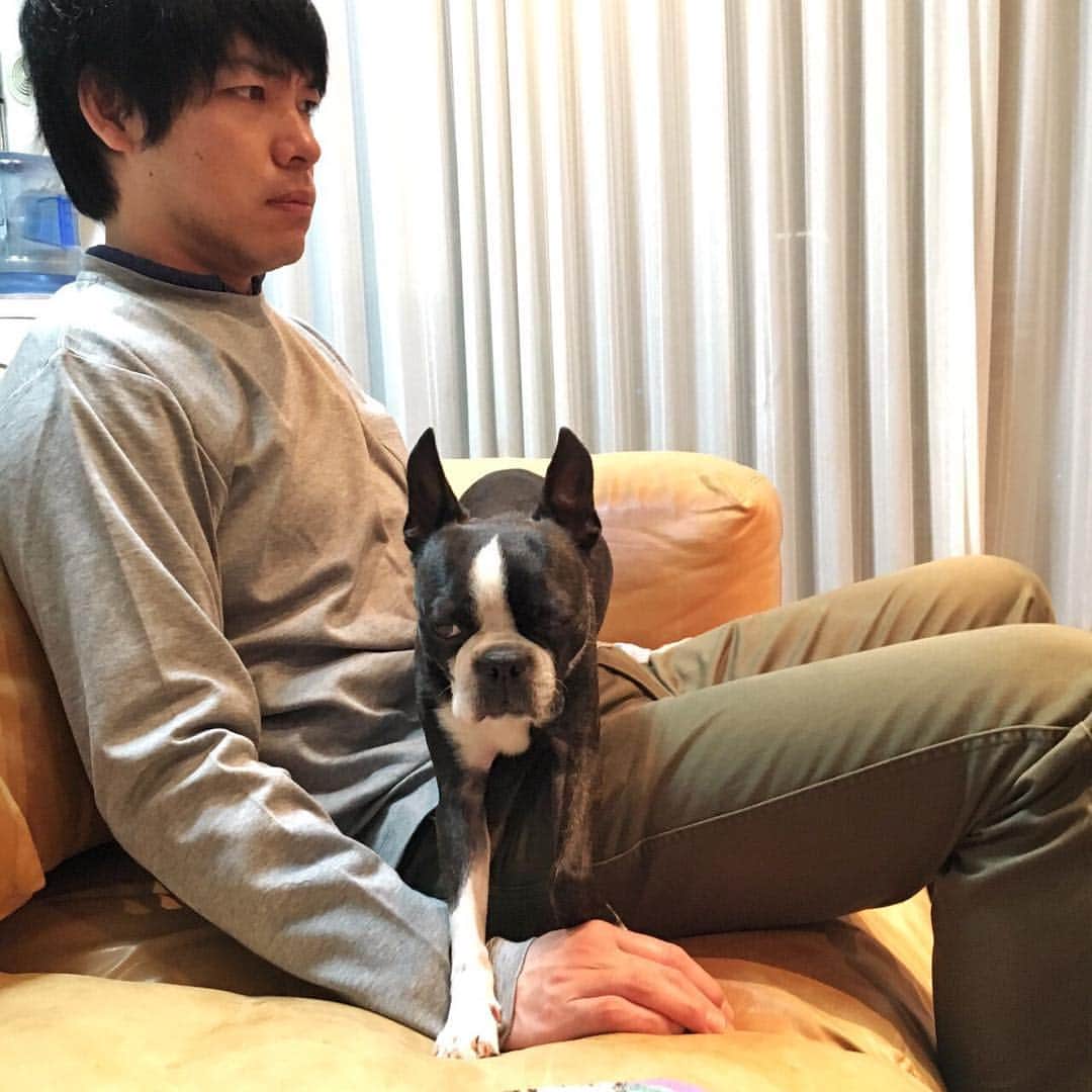 川島明のインスタグラム：「ドキュメント番組を見て感動して静かに燃える男と、すでに次の一歩を踏み出す男。」