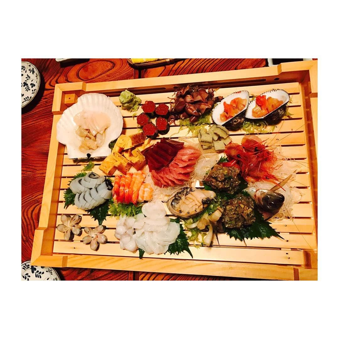 石井杏奈さんのインスタグラム写真 - (石井杏奈Instagram)「昨日は、 撮影終わりでみんなでご飯^ ^！ 美味しいお刺身✨ 今日も楽しい現場^ ^」4月9日 15時06分 - anna_ishii_official