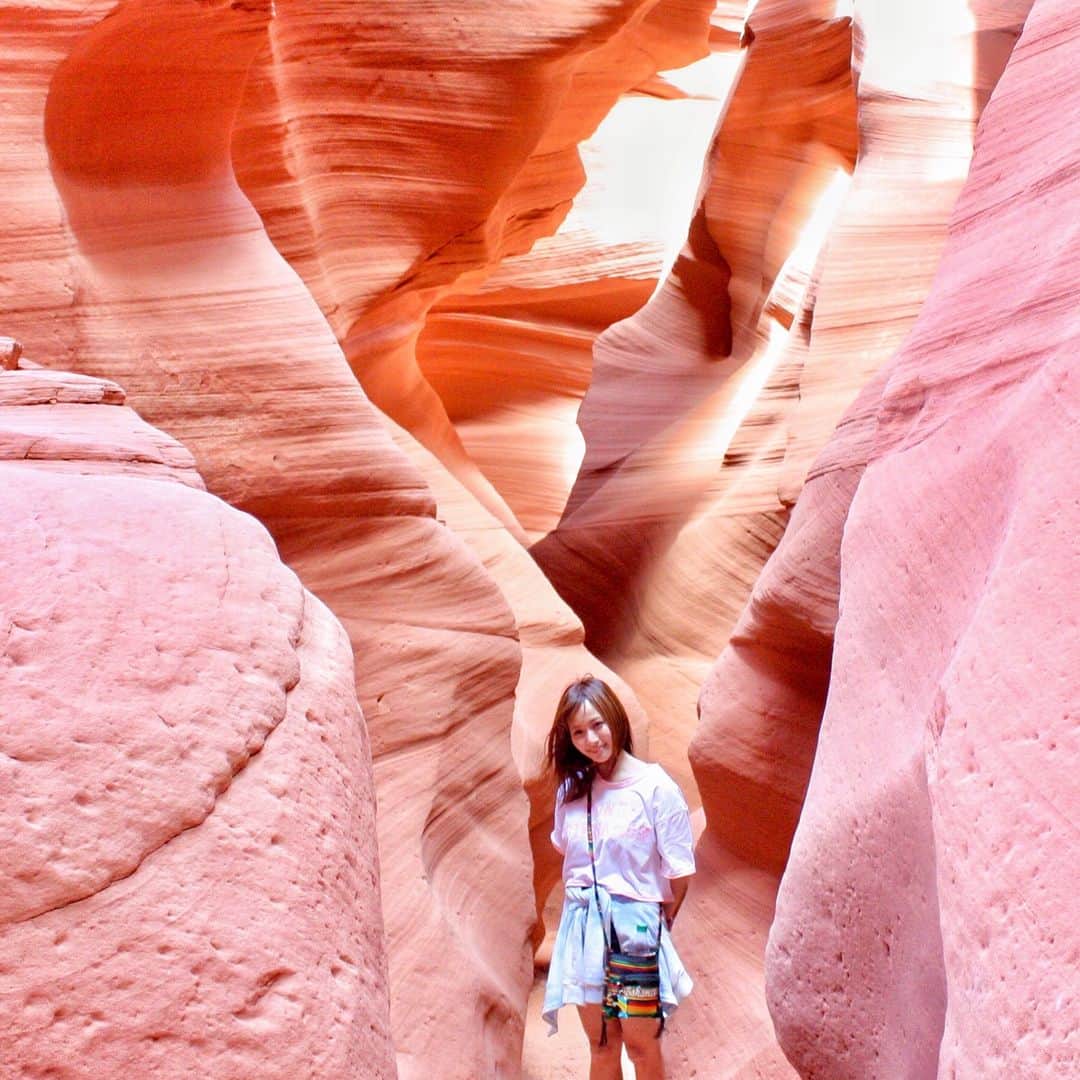 武田紗季のインスタグラム：「Antelope Canyon 🌅 #canyon #arizona #page #usa #navajo #americansouthwest #antelope #desert #rocks #roadtrip #travel #Antelopecanyon #wow」