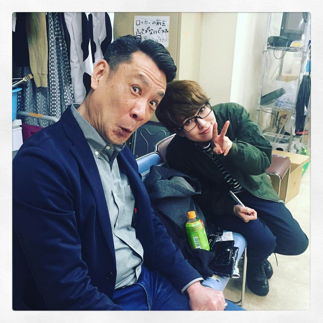 石井しおりさんのインスタグラム写真 - (石井しおりInstagram)「いつもスタジオに来てくださるお2人♪ん？そういえば、どこかで見た覚えが…  #uhb #北海道からはじ◯TV #日曜 #お昼1時から #生放送 #ベッキー #千原ジュニア #石井雅子 #福本義久 #石井しおり #札幌吉本芸 #Yahoo! #村上臣 #はじまるハンティング #はじまるグルメ #ジュニアの行きつけ #Yahoo!天気 #芸人てんき予報 #江別 #B級グルメ #ニュース #ソレイユ #ワンダードック #平岸本店」4月9日 12時50分 - shiori_hajimarutv