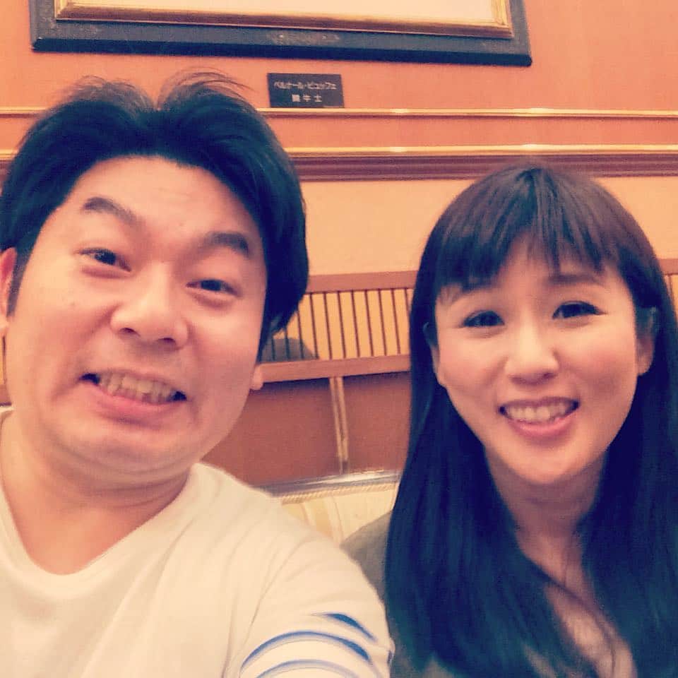 山本高広さんのインスタグラム写真 - (山本高広Instagram)「#結婚式  #営業  #にしおかすみこ さんと  #同い年  #同じ事務所  #同じ顔の大きさ  #二人とも  #小顔  #笑笑」4月9日 21時06分 - _yamamoto_takahiro_