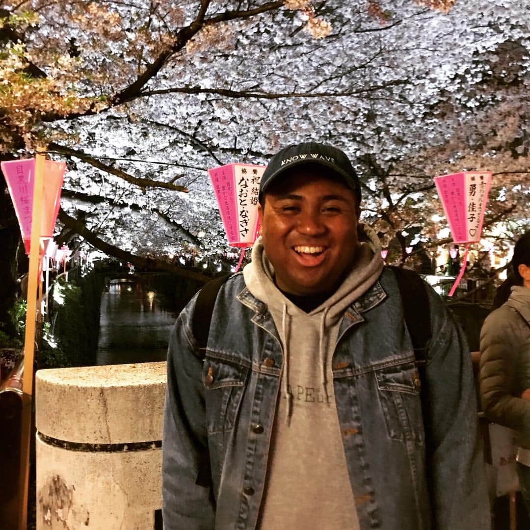 アントニーのインスタグラム：「中目黒お花見来たよ  #男2人だよ #完全負け組 #でも笑顔 #さくら #SAPEur」