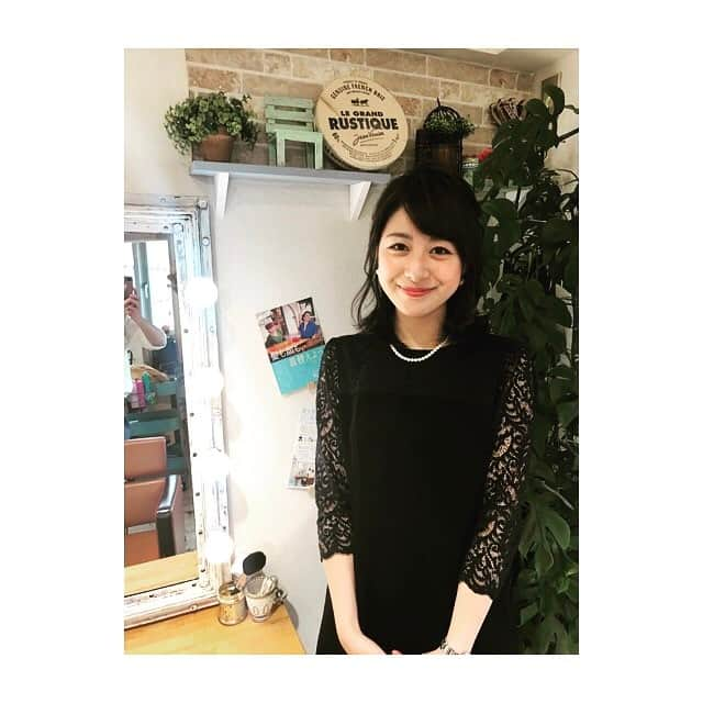 林美沙希さんのインスタグラム写真 - (林美沙希Instagram)「友人の結婚式。セットはいつもの荻山さんにお願いしました！ http://kaunaloa-hairmake.com 服が黒なのでわかりにくいですが、、。少しだけアップにしています！だいぶ髪が伸びてきました♪ #テレ朝#林#結婚式#カウナロア#ヘアアレンジ」4月10日 9時51分 - misaki0hayashi