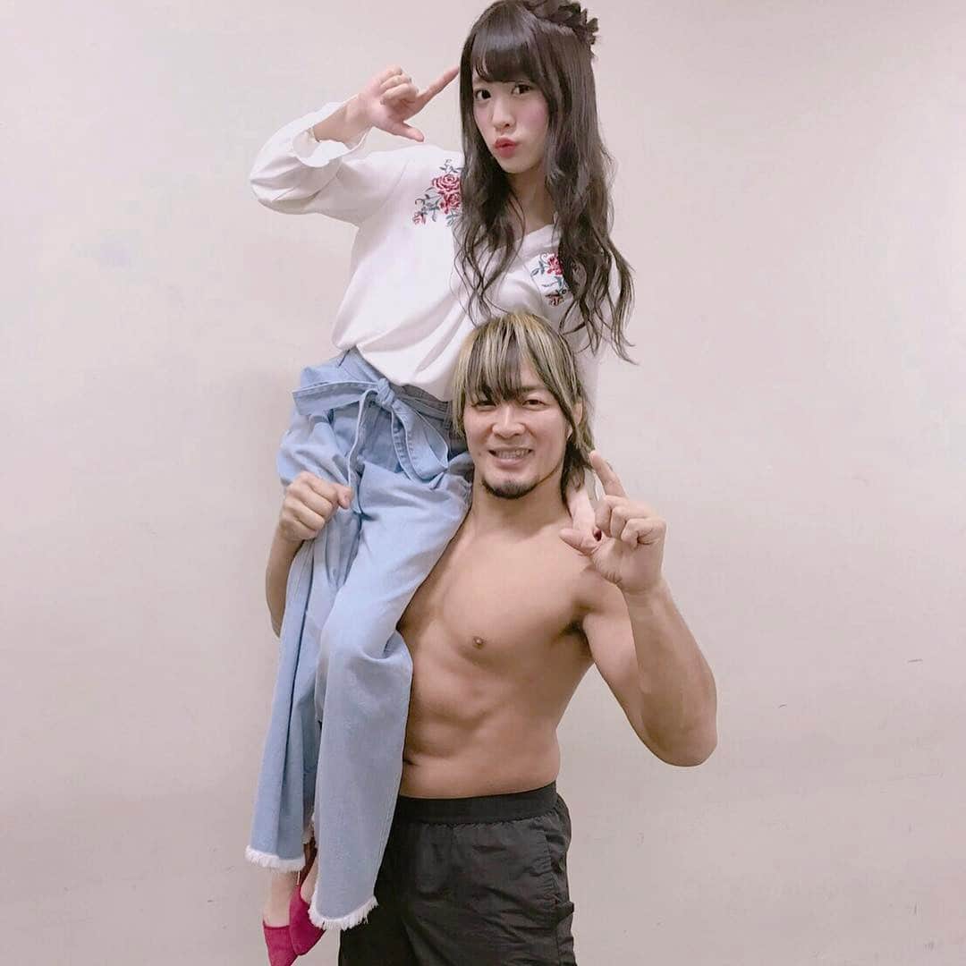 志田友美（ゆうみん）のインスタグラム：「棚橋選手に持ち上げてもらいました😳💪力持ち！！！！ #新日本プロレス #njsg」