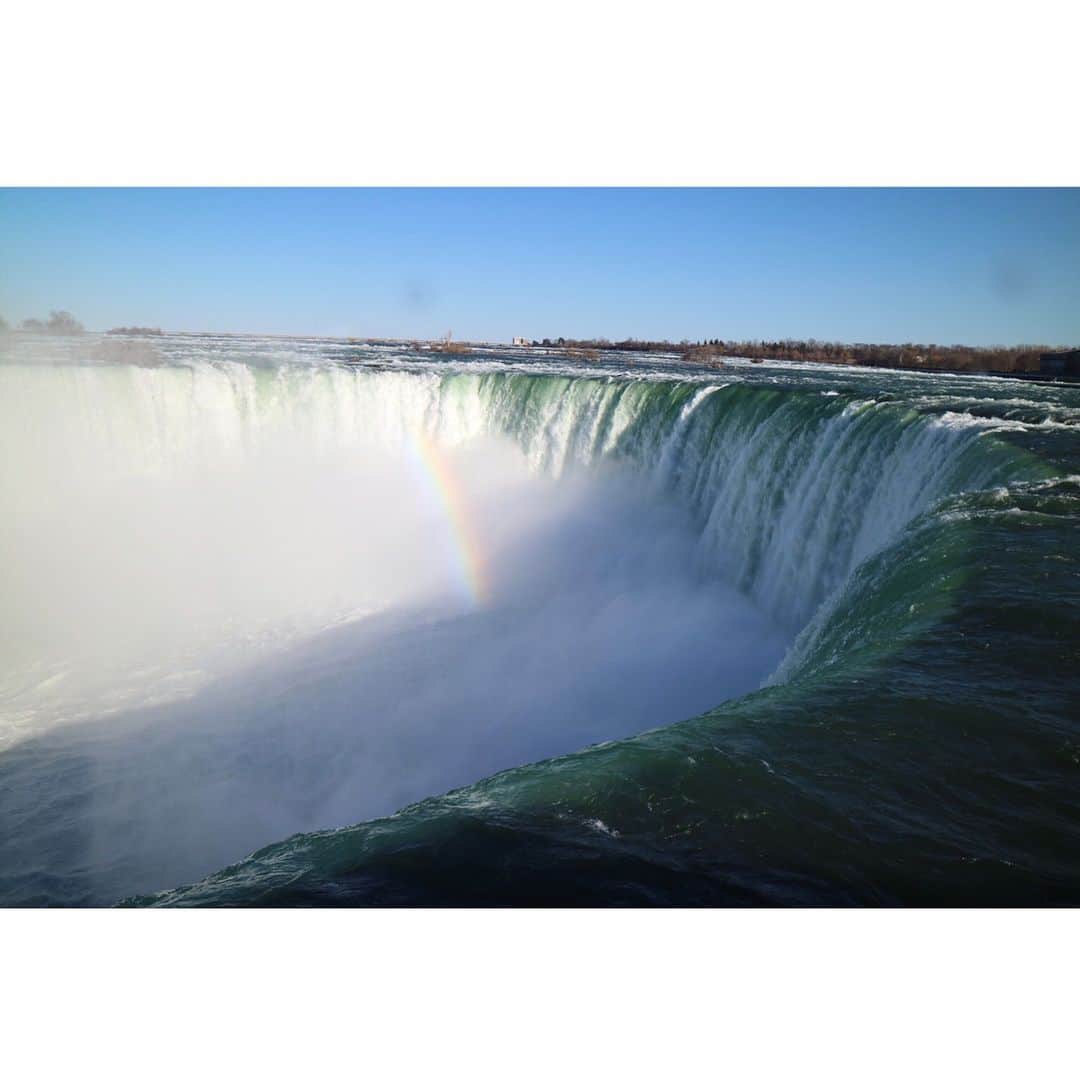 本郷理華さんのインスタグラム写真 - (本郷理華Instagram)「ナイアガラの滝！ 想像よりも迫力が凄くて、とても綺麗でした✨ 普通に橋から見たり、ヘリコプターやクルーザーからなどナイアガラの滝を色々なところから見ました！ 天気が良くてよかったです🌞」4月10日 2時42分 - rika_hongo