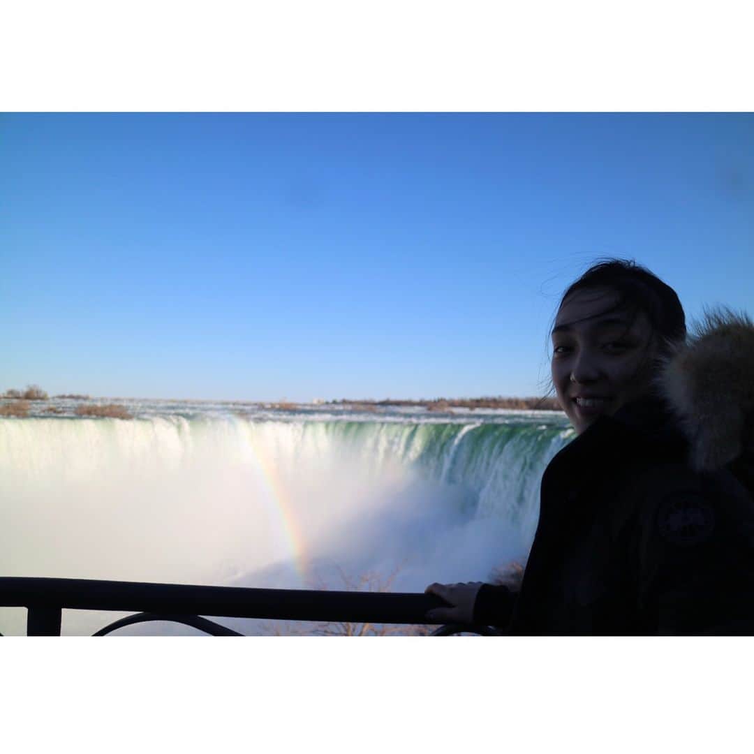本郷理華さんのインスタグラム写真 - (本郷理華Instagram)「ナイアガラの滝！ 想像よりも迫力が凄くて、とても綺麗でした✨ 普通に橋から見たり、ヘリコプターやクルーザーからなどナイアガラの滝を色々なところから見ました！ 天気が良くてよかったです🌞」4月10日 2時42分 - rika_hongo