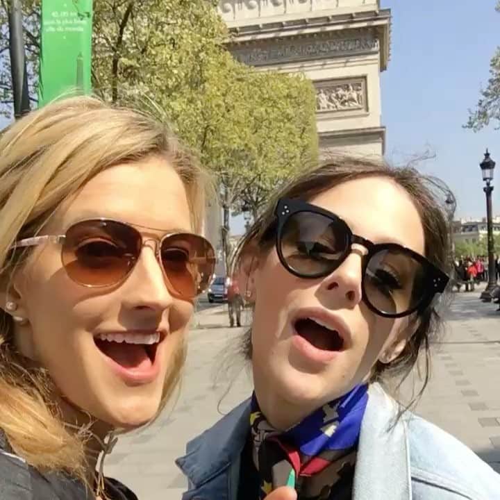 アリッサンドラ・アロノウのインスタグラム：「Au revoir Paris! Je t'adore! ❤️🇫🇷🌹 bisous 😘 @beckybereswill  tu me manques!!」