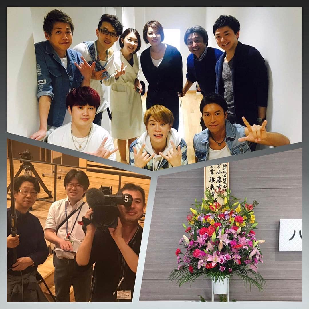 西田隆人のインスタグラム：「昨日は、第二の故郷・福井でのHANDSIGNワンマンライブ😊  改めて本当にあたたかい人が多い素敵な街だー！  関わってくださった全ての皆さんありがとうございました(^^) 写真は前職場・FBC福井放送の先輩&同期！  別の仕事をしてもこうしてずっと繋がっていられるって幸せです！  今日4月10日（月）のFBCテレビ「おじゃまっテレ」でライブの様子を放送していただく予定です！ 午後4時20分〜ぜひご覧ください！」