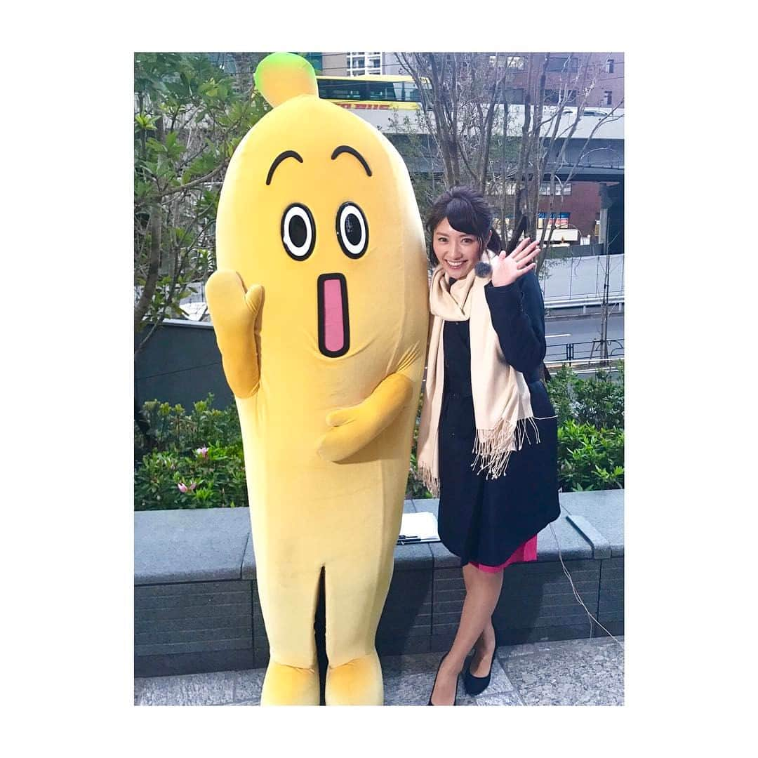 久保井朝美さんのインスタグラム写真 - (久保井朝美Instagram)「🍌 ナナナと天気📺 ． 明日は、東京は朝から雨☂️ 真冬のような寒さになりそうです。 ． #テレビ東京 #ナナナ #ゆうがたサテライト #ゆうサテ #お天気コーナー #お天気キャスター #weather #weathercaster #rainyday #冷たい雨」4月10日 19時23分 - asami_k920