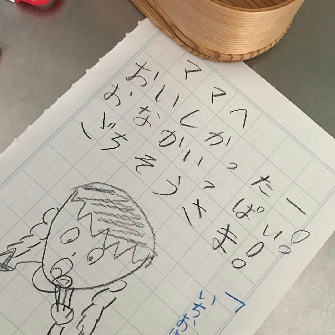 滝沢眞規子さんのインスタグラム写真 - (滝沢眞規子Instagram)「まだ早帰りの末っ子にお弁当を作って仕事にいったらお手紙くれました❤おりこうさんでした😊癒しであります✨#ほかに紙はあるのにまたノートをやぶっちゃったんだね…#まいっか」4月10日 14時22分 - makikotakizawa