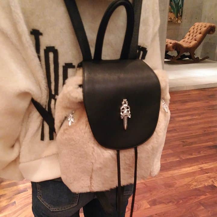 里美ゆりあのインスタグラム：「私のコレクション☺🎵 #CHROME HEARTS#コレクション#リュック#ふわもこ部#趣味#かっこいい」