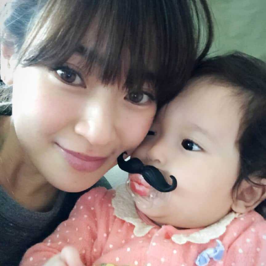 竹村真琴さんのインスタグラム写真 - (竹村真琴Instagram)「姪が可愛い過ぎる💕 #姪っ子 #baby #おしゃぶり #髭 #叔母バカ」4月10日 17時24分 - makototakemura511