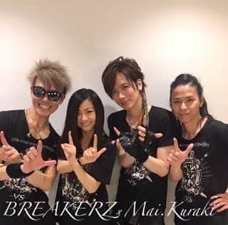 倉木麻衣のインスタグラム：「☆HOT..BREAKERZ☆ ⠀⠀⠀⠀ タイトル お陰様で、 ⠀⠀⠀⠀ 昨日は、本当に熱く楽しい時間にすることができました‼︎‼︎💃🎶🎤*\(^o^)/*✨✨✨⠀⠀⠀⠀ ⠀⠀⠀⠀ BREAKERZ 10周年 10番勝負-VS-に お招き頂き、とーってもT.T.TでH.H.Hでした‼︎💃🏻✨⠀⠀⠀⠀ ⠀⠀⠀⠀ (トッテモトッテモタノシク、 ハッピーハッピーハッピー😊✨) 終始、BREAKERZさんの粋なサプライズ🙊🎶🙏🎤&計らいに感謝、感激、感動..😭 ⠀⠀⠀⠀ 是非！BREAKERZさんのホットでスマイルなライブを体感してみてください‼︎きっと全身D.A.Sで、心も身体も埋め尽くされますよ～🎵😊 lelele..let's go‼︎🎸⚡️🎶↓↓↓ (BREAKERZさんオフィシャル掲載) ⠀⠀⠀⠀ DAIGOさん、AKIHIDEさん、SHINPEIさん  M.K.A.‼︎ ⠀⠀⠀⠀ (マジデ、カンドウ アリガトウゴザイマシタ) ⠀⠀⠀⠀ ⠀⠀⠀⠀ 心から感謝🙏😆🎶✨⠀⠀⠀⠀ ⠀⠀⠀⠀⠀⠀⠀⠀ Wish ❣️⚡️☠️⚡️🎸🎶⠀⠀⠀⠀ ⠀⠀⠀⠀⠀⠀⠀⠀⠀⠀⠀⠀ Live🎸& Breakers⚡️✨ by Mai.K☆★」