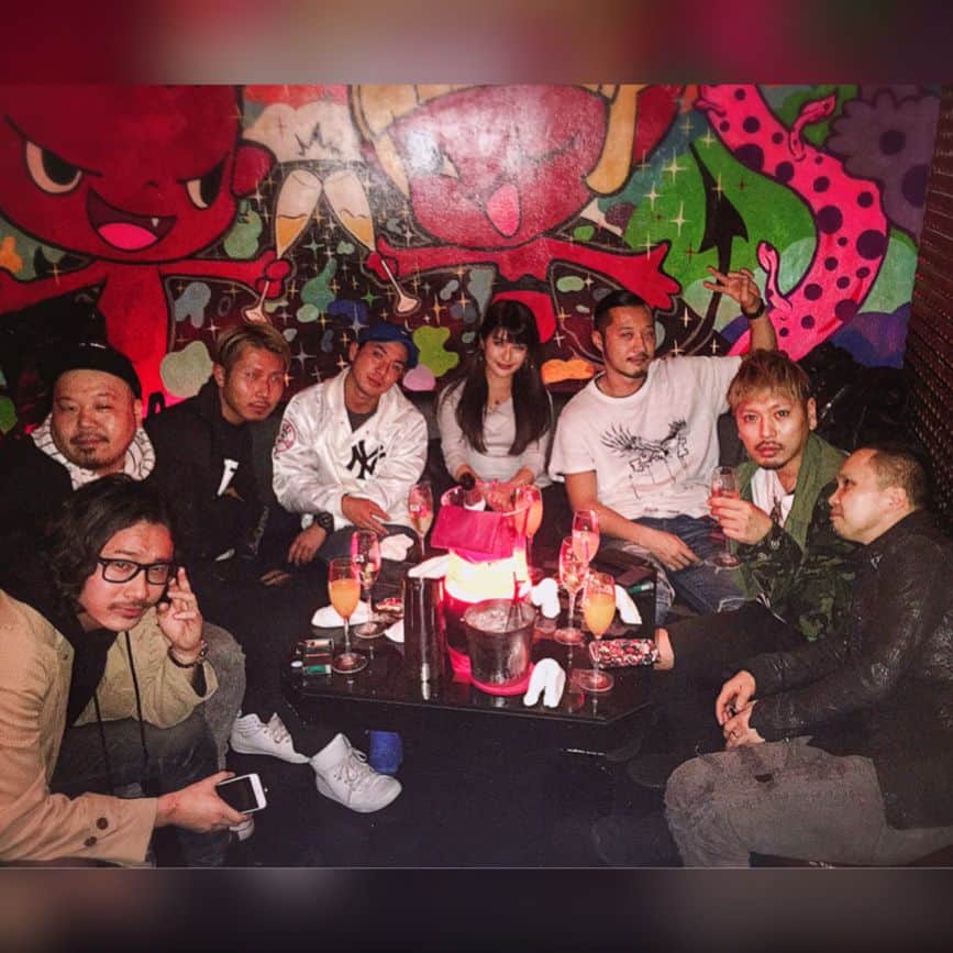 鈴木まりなのインスタグラム：「・ ・ 誕生日♥️♥️ サプライズでお祝いして頂きました👍 ケーキもプレゼントも嬉しい😍 ・ ・ ・ #マリナバースデー #surprise #happybirthday #birthday #happygirl #respect #love #dj #girlsdj #femeledj #model #鈴木マリナ」